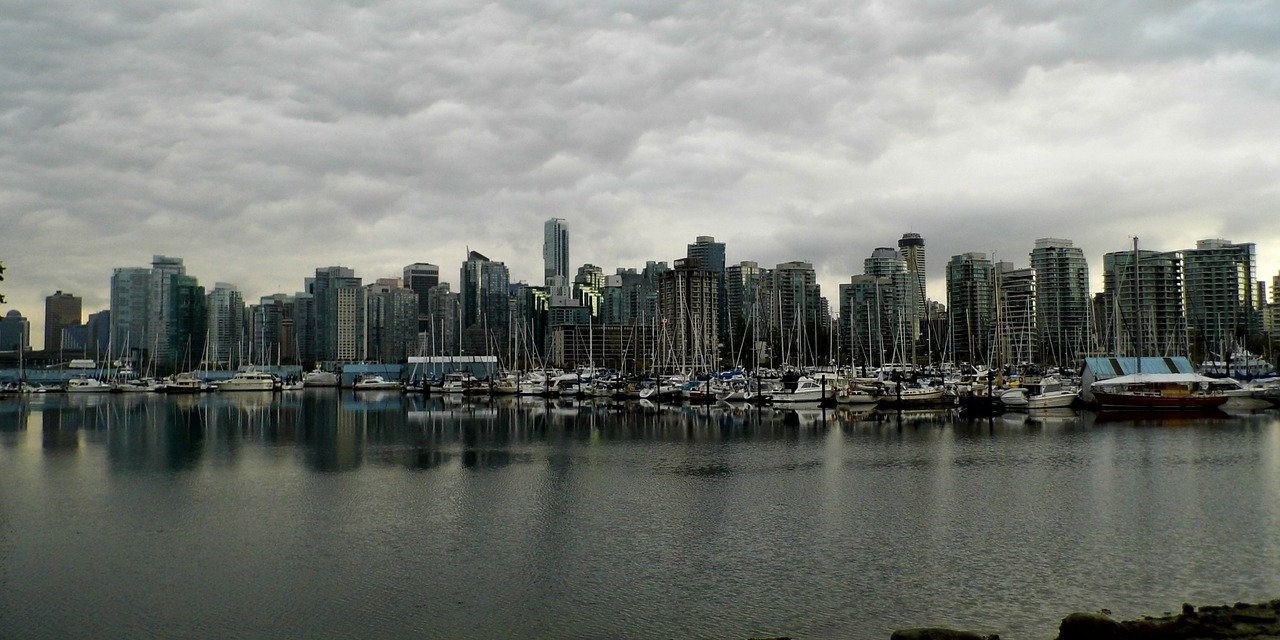 FIRTINA, VANCOUVER’DA TÜM ULAŞIMI ENGELLEDİ