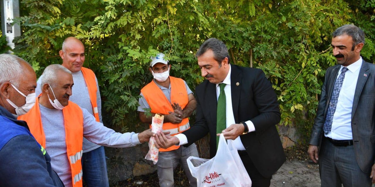 ÇUKUROVA BELEDİYE BAŞKANI ÇETİN, İŞÇİLERLE BULUŞTU