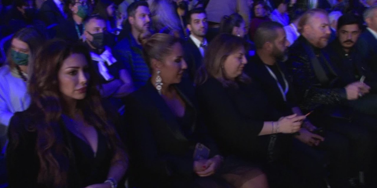 İZMİR'DE MODA ŞÖLENİ