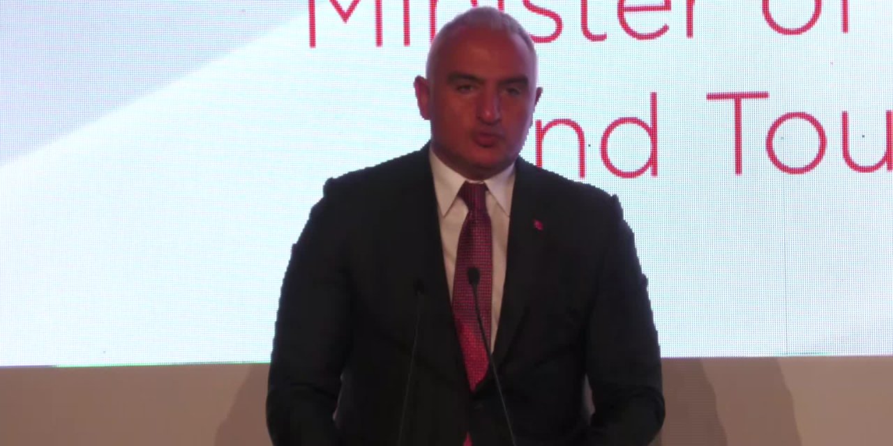 BAKAN ERSOY, İZMİR'DE TÜRKİYE-YUNANİSTAN TURİZM FORUMU'NA KATILDI: "SEYAHAT KISITLAMALARI AZALMALI, FERİBOT SEFERLERİ YENİDEN BAŞLAMALI"