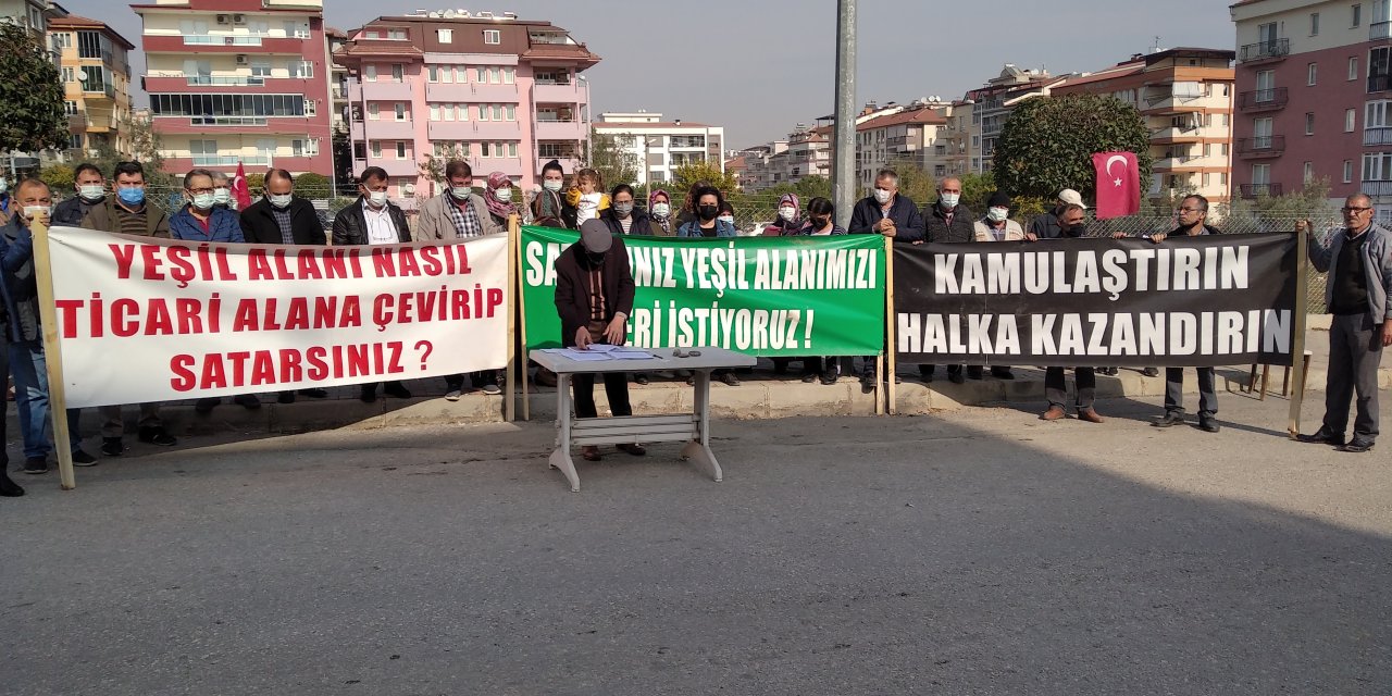 DENİZLİ’DE HALK, AĞAÇLARIN KESİLDİĞİ ALANIN KAMULAŞTIRILMASINI İSTİYORLAR