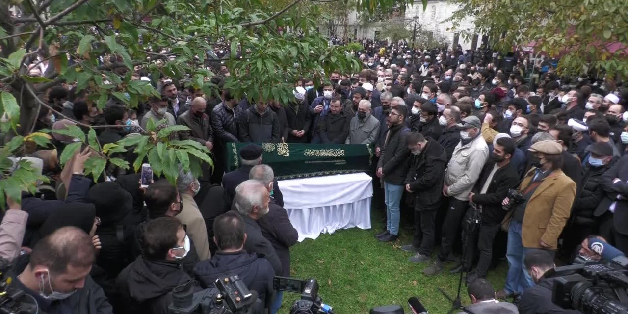 SEZAİ KARAKOÇ'U SON YOLCULUĞUNA BİNLERCE SEVENİ UĞURLADI