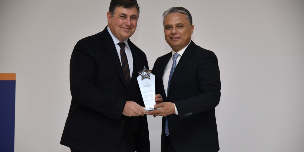 KARŞIYAKA BELEDİYESİ’NE ÇİFTE ÖDÜL