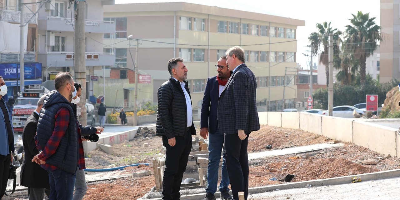 BAYRAKLI YENİ MEYDANINA MEYDANINA KAVUŞUYOR