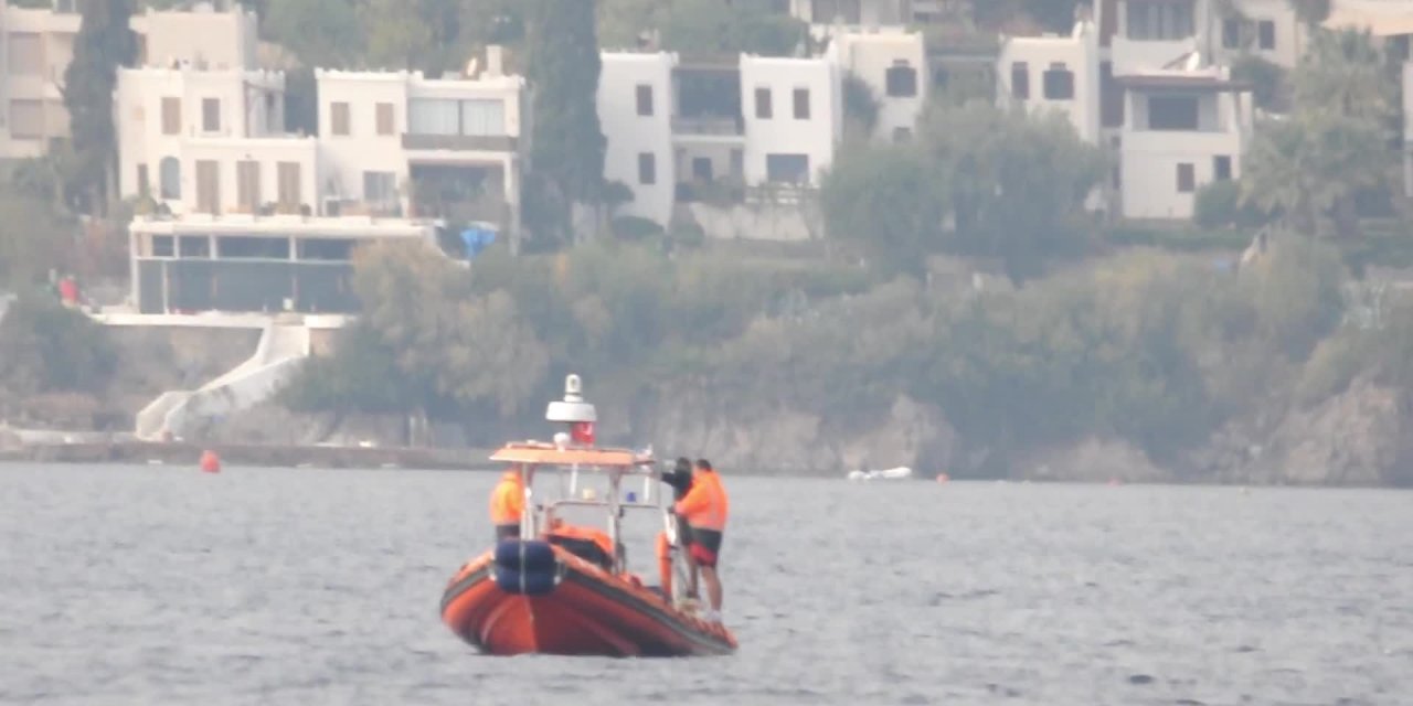 BODRUM AÇIKLARINDA TUR TEKNESİ BATTI