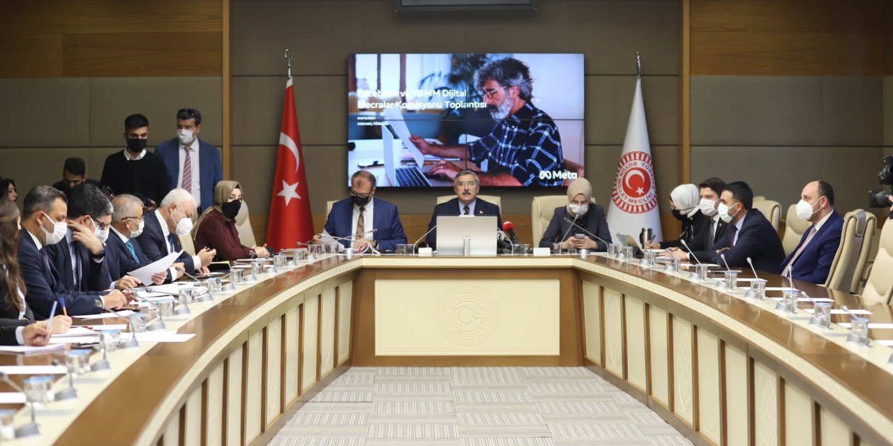 TÜRKİYE UYUDUĞU KADAR İNTERNETE GİRİYOR: GÜNLÜK İNTERNET KULLANIMI 7 SAAT 57 DAKİKA