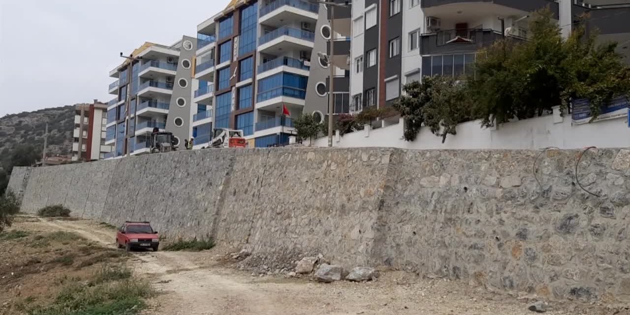 KUŞADASI ALAÇAM SOKAK'TAKİ MENFEZ ÇALIŞMASINDA SONA GELİNDİ