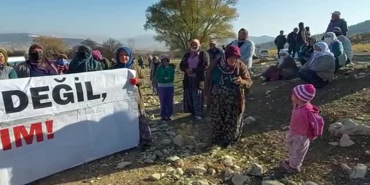 KÖMÜR OCAĞINA KARŞI OLAN DEREKÖYLÜLER BİLİRKİŞİ İNCELEMESİNİ İZLEDİ: “YAYLAMIZI KÖMÜRE VERMEYECEĞİZ"