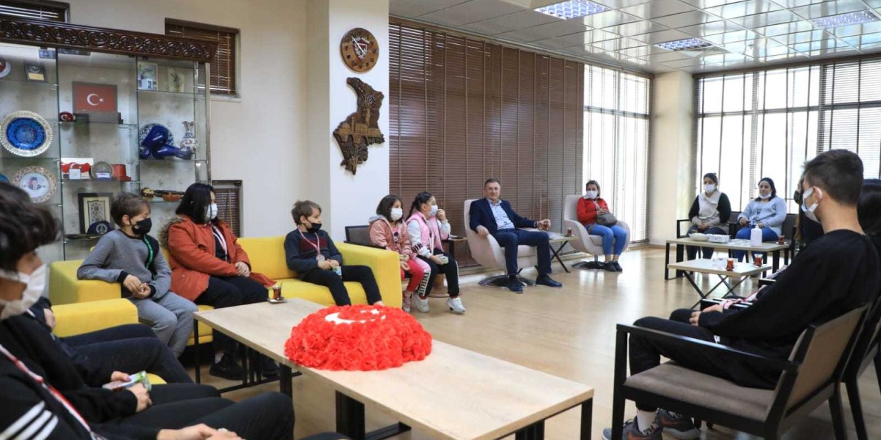 HATAY BÜYÜKŞEHİR BELEDİYESİ BADMİNTON TAKIMI, 12 MADALYA İLE DÖNDÜ