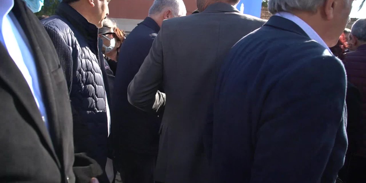 “TERRA MADRE ANADOLU” ÖDEMİŞ’İN DEMİRCİLİ KÖYÜNDE TUNÇ SOYER TARAFINDAN TANITTI