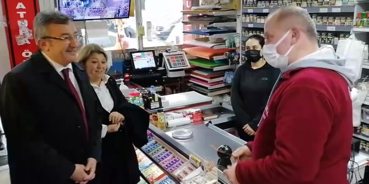 İSTANBUL'DA BAKKAL DERDİNİ ALTAY'A ANLATTI: "SABAH AKŞAM FİYAT ETİKETİ DEĞİŞTİRİYORUZ"