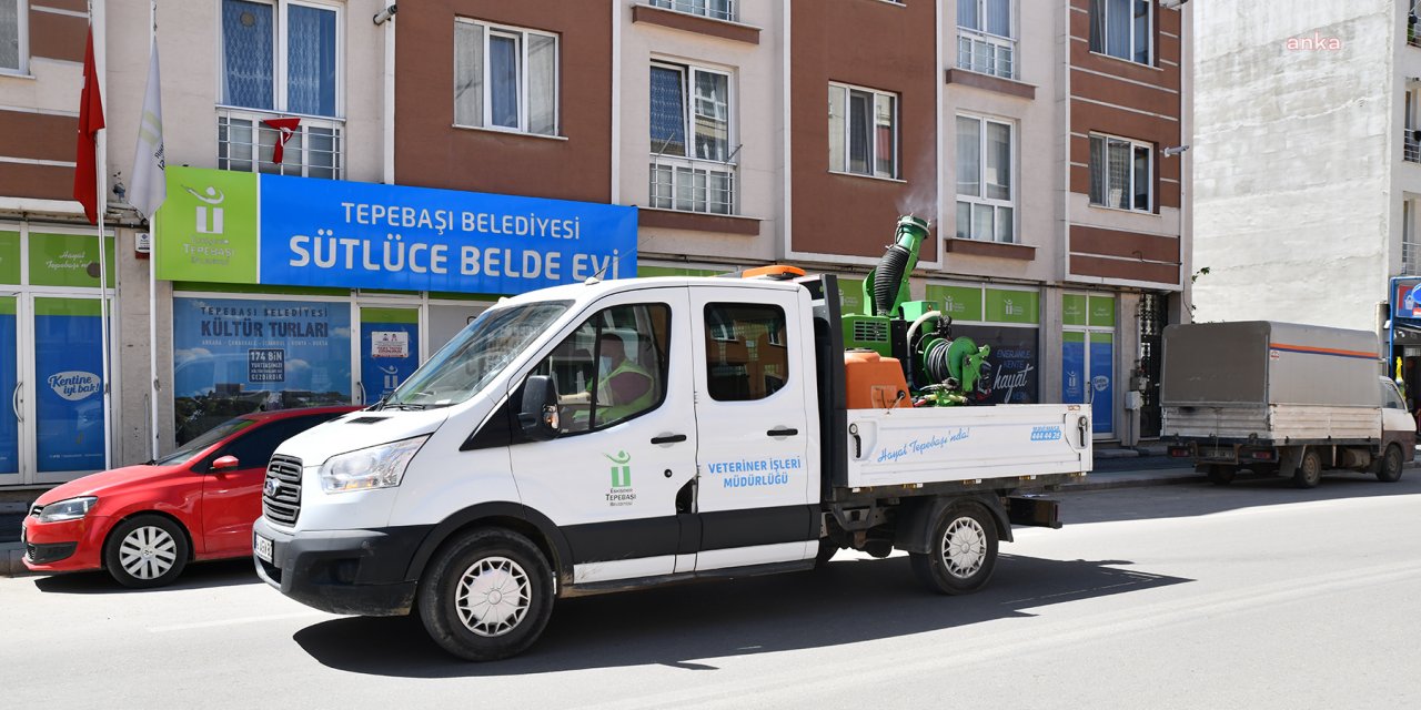 TEPEBAŞI'NDA HAŞEREYE KARŞI İLAÇLAMA SÜRÜYOR