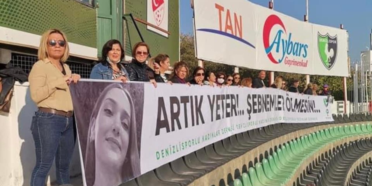 DENİZLİSPOR TARAFTARI KADINLAR TRÜBÜNDE “ARTIK YETER ŞEBNEM'LER ÖLMESİN” PANKARTI AÇTI