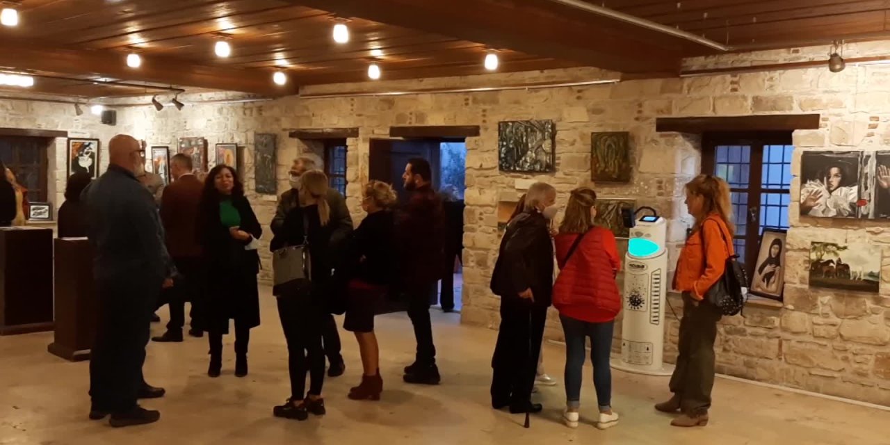 KUŞADASI'NDA KADIN RESSAMLAR “ŞİDDETE HAYIR” DEDİ