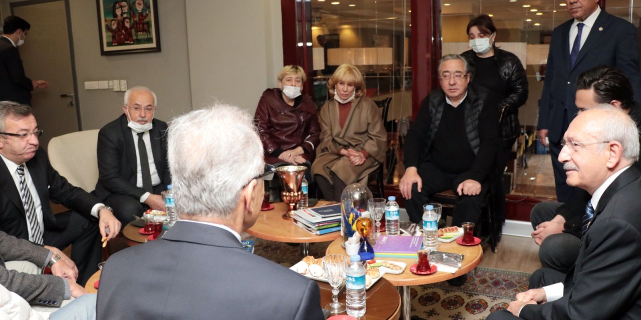 KILIÇDAROĞLU’NDAN ESKİ BAKAN GÜNEŞ’İN AİLESİNE TAZİYE ZİYARETİ