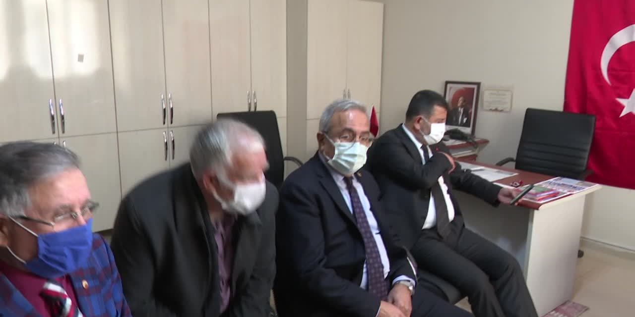 AĞRILI EMEKLİ: "ÜZERİMDEKİ PANTOLON 15 SENELİK. PALTONUN YAKAYI SÖKTÜM TERZİYE GÖTÜRDÜM TERS YAKA YAP DEDİM"