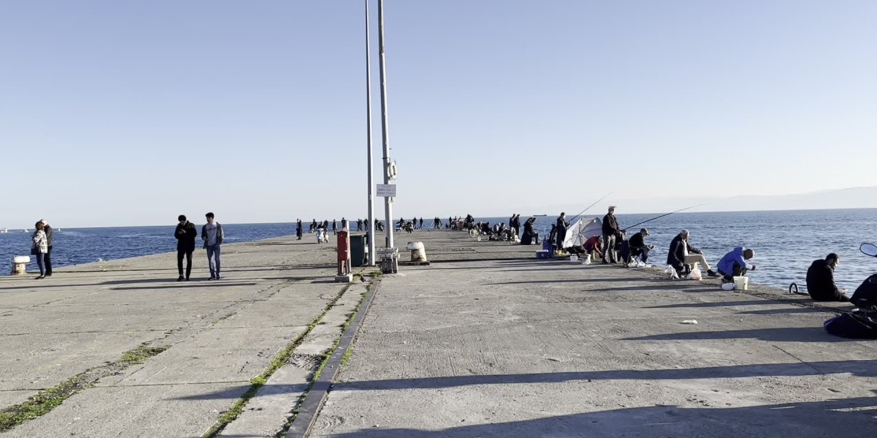 SİNOP İSKELESİ’NE AMATÖR BALIKÇI AKINI