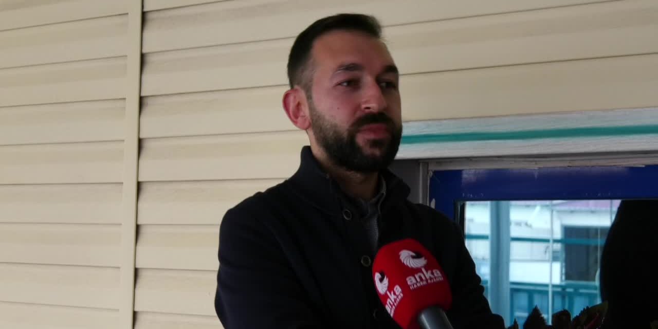 GÖRME ENGELLİ ÇOCUKLARA BAĞLAMA DERSİ VEREN ATANAMAYAN ÖĞRETMEN: "HAYATTA KALMAK DEĞİL DERDİMİZ, YAŞAMAK"