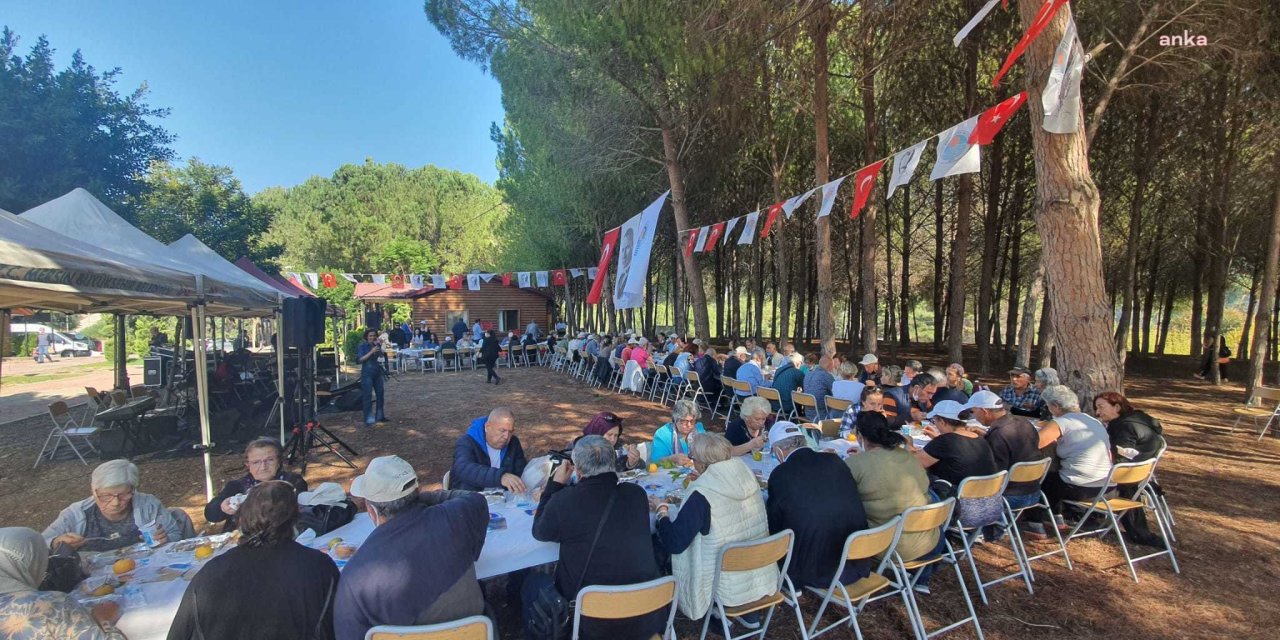 EMEKLİ EVİ ÜYELERİ, TARSUS GENÇLİK KAMPI’NDA
