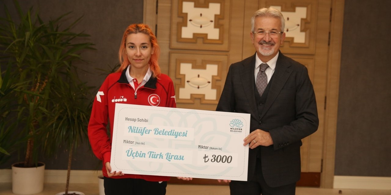 BOCCE ŞAMPUYONASI'NDA MADALYA KAZANAN SPORCULAR TURGAY ERDEM'İ ZİYARET ETTİ