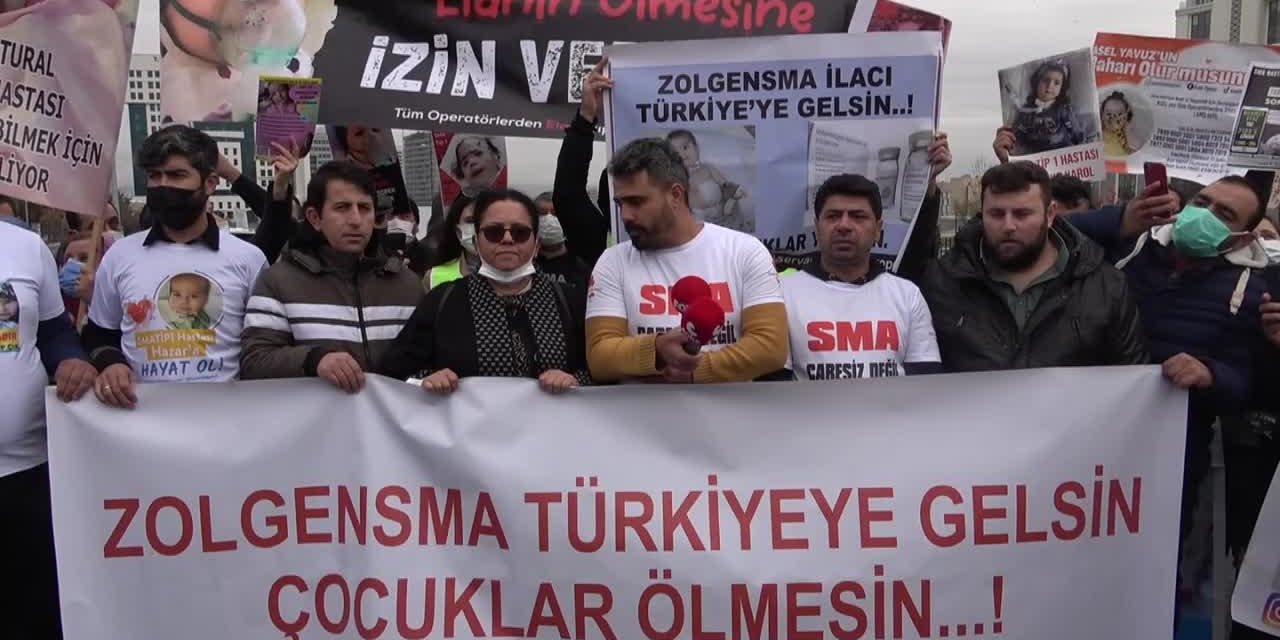 SMA’LI ÇOCUKLARIN AİLELERİ SAĞLIK BAKANLIĞI ÖNÜNDE İLAÇ NÖBETİNE BAŞLADI: “DOLAR YÜKSELDİKÇE ÇOCUKLAR ÖLÜME DAHA ÇOK YAKLAŞIYOR”