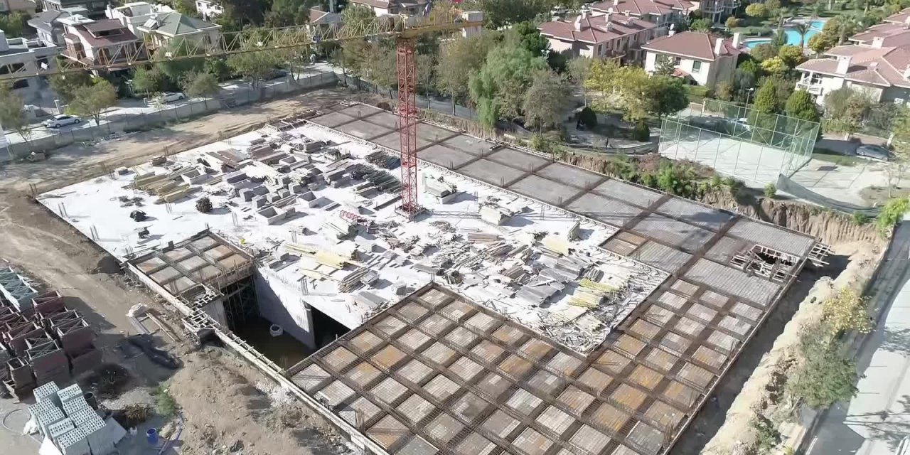 DÖVİZ KURUNDAKİ ARTIŞ BORNOVA BELEDİYESİ'NE 40 MİLYON LİRALIK PROJESİNİ İPTAL ETTİRDİ