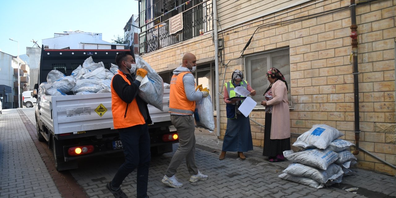 KUŞADASI BELEDİYESİ’NDEN 2 BİN 500 AİLEYE YAKACAK YARDIMI