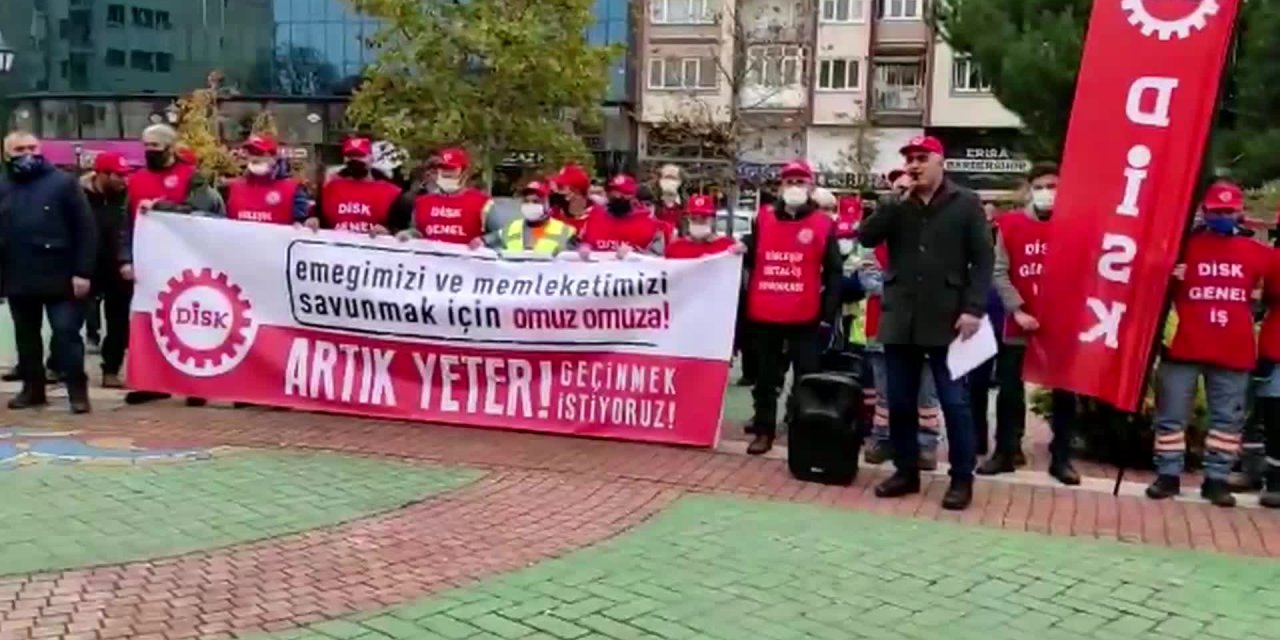ESKİŞEHİR’DE DİSK ÜYELERİ EYLEM YAPTI: "TL DEĞER KAYBETTİKÇE BİZ KAYBEDİYORUZ"