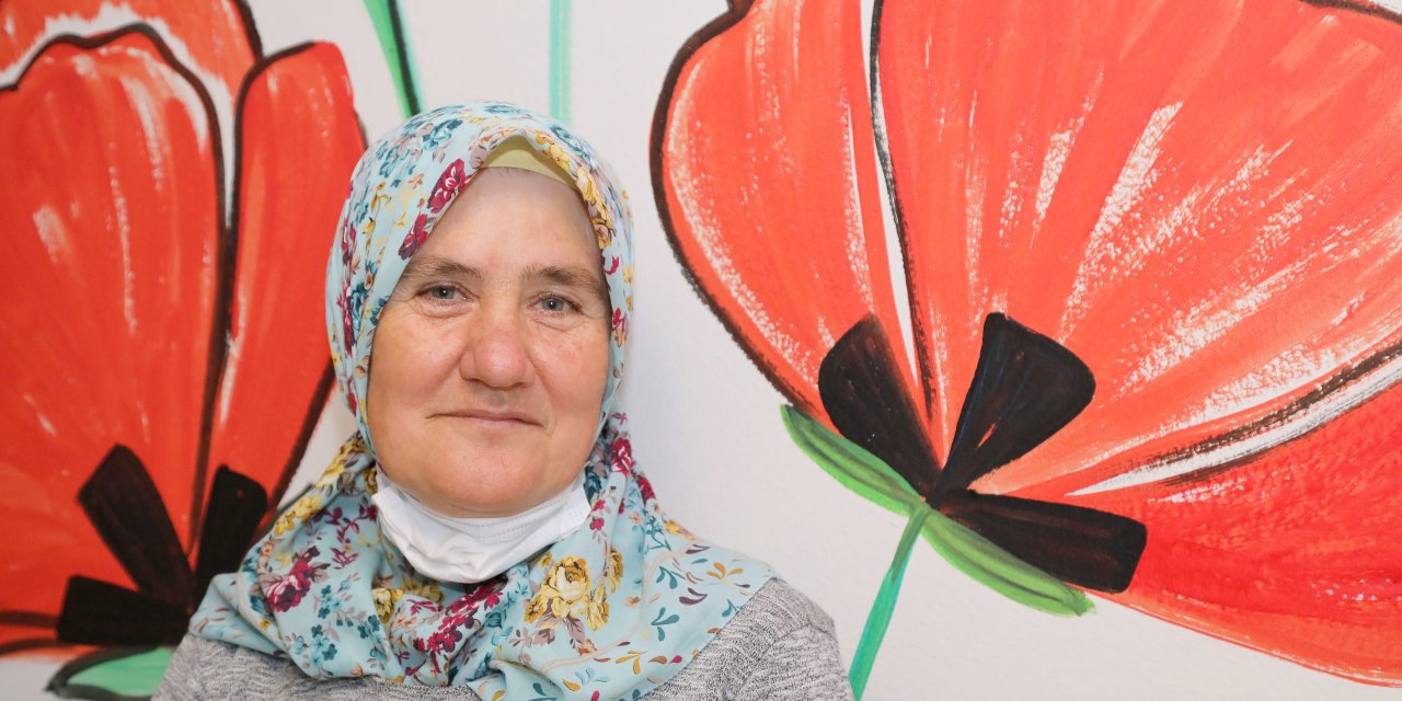 MOTİFLERİNİ KADINLAR İÇİN İŞLEDİ