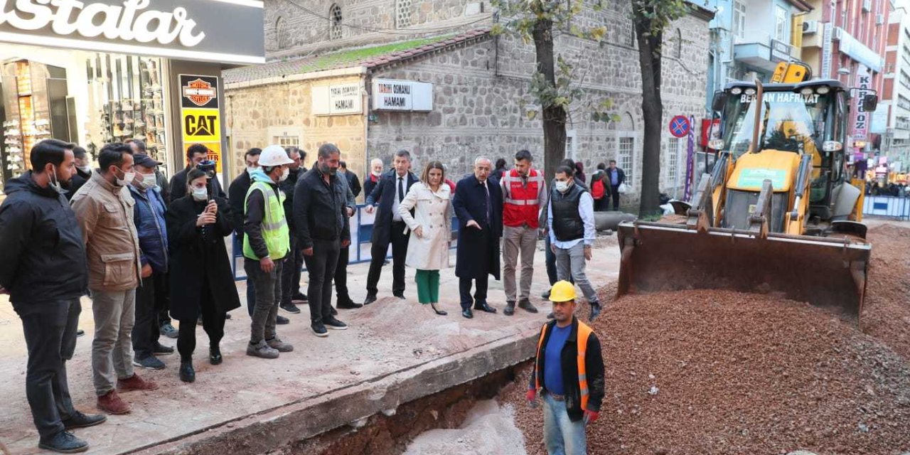 İZMİT BELEDİYE BAŞKANI HÜRRİYET, FETHİYE CADDESİ ÇALIŞMALARINI İNCELEDİ