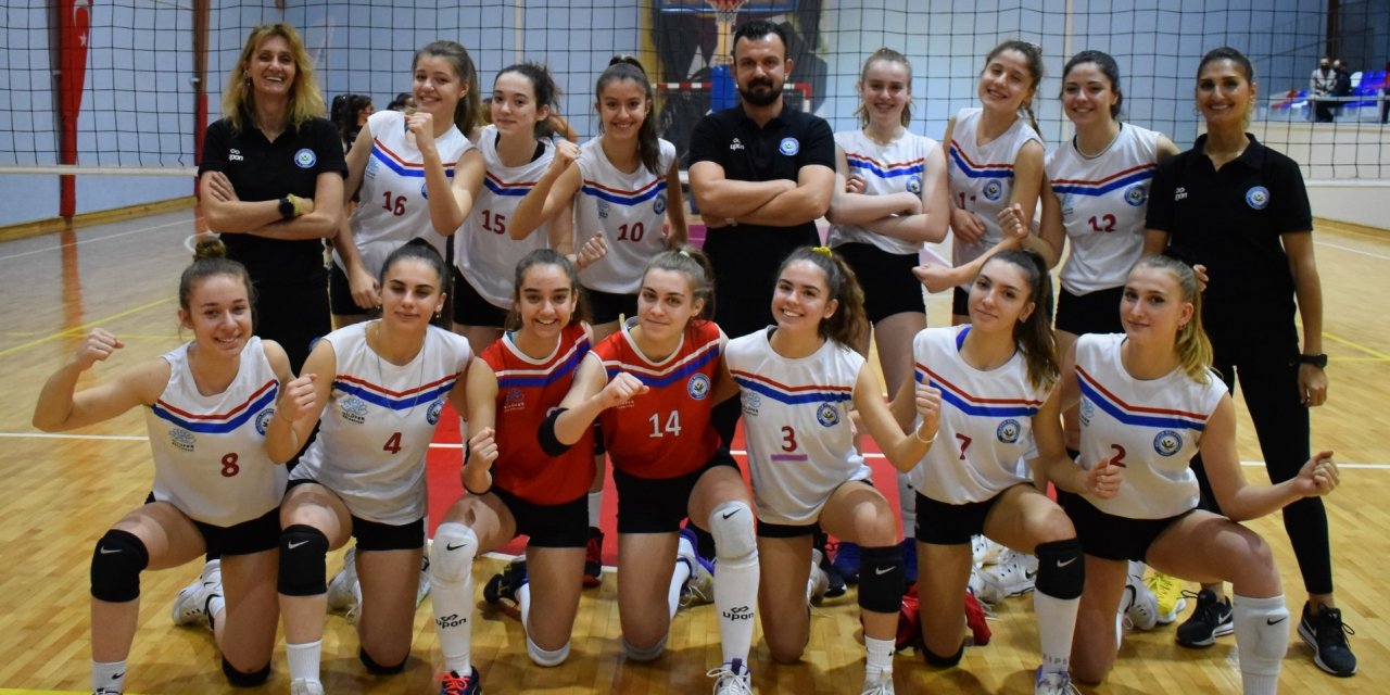NİLÜFER'İN VOLEYBOLCULARI SEZONA GALİBİYETLE BAŞLADI