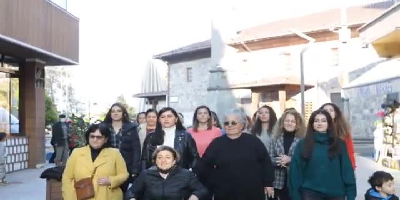 FINDIKLI BELEDİYESİ KADIN KOROSU: "DAYANIŞMA İLE HAYKIRIYORUZ ERK ZİHNİYETİN YÜZÜNE 'KADINLAR HER YERDE"