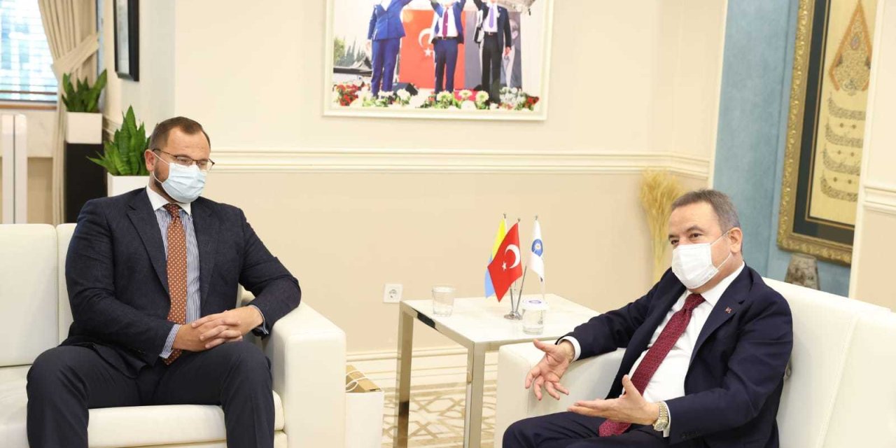 UKRAYNA LUTSK BELEDİYE BAŞKANI, MUHİTTİN BÖCEK'İ ZİYARET ETTİ