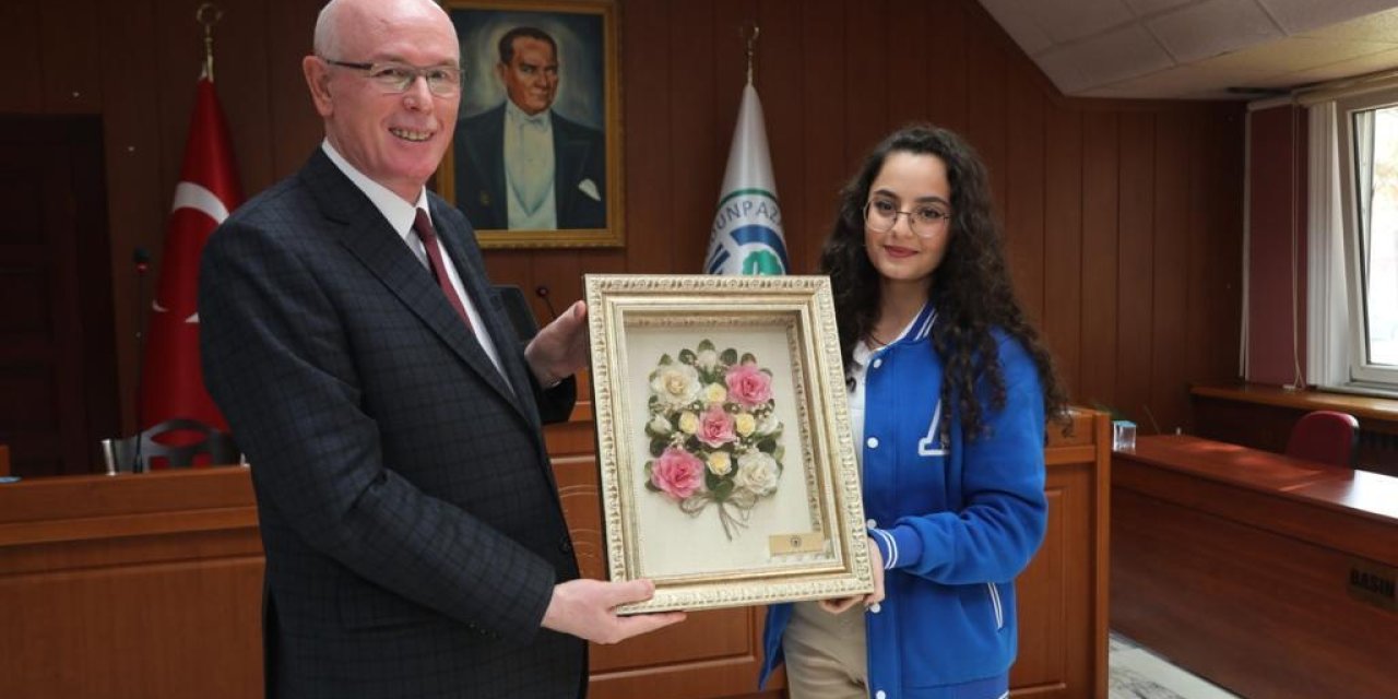 ALANYALI LİSELİLER ODUNPAZARI BELEDİYE BAŞKANI KURT'U ZİYARET ETTİ