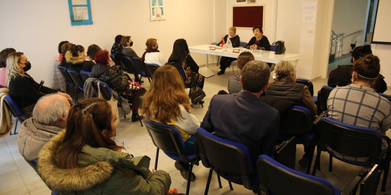 ODUNPAZARI BELEDİYESİ'NDEN 25 KASIM'A ÖZEL SÖYLEŞİ VE İMZA GÜNÜ