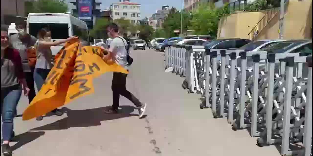 AKP İL BAŞKANLIĞI’NDA PROTESTO: "BU PİSLİĞİ DEVRİM TEMİZLER"