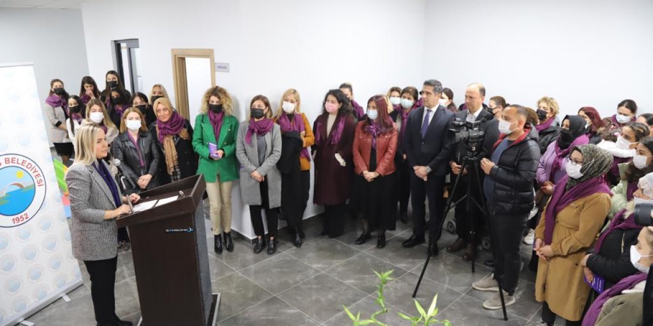 MENDERES'TE KADINLAR ŞİDDETE KARŞI BİR ARAYA GELDİ