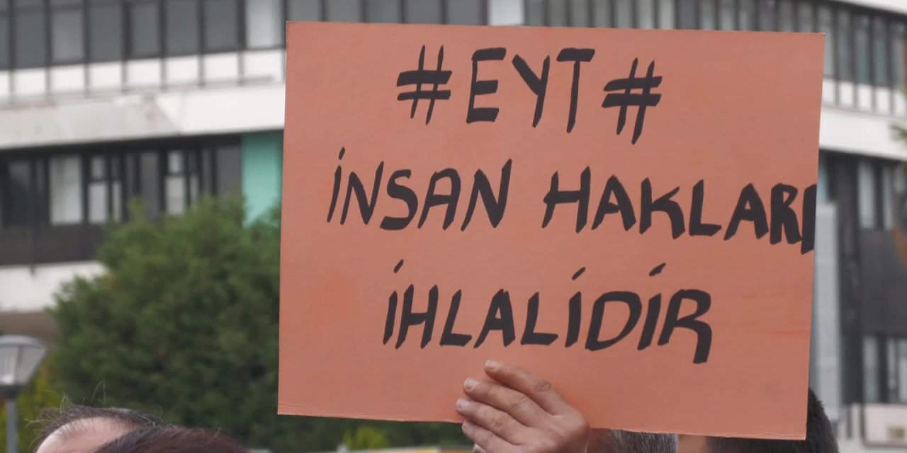 İZMİR'DE EYT'LİLERDEN HÜKÜMETE TEPKİ: "EĞER ADALET VARSA ÇIKSIN BU YASA"