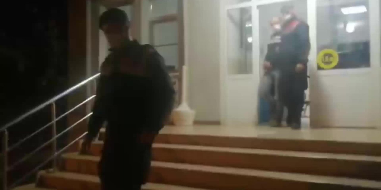 İZMİR'DE KABLO HIRSIZLARI YAKALANDI