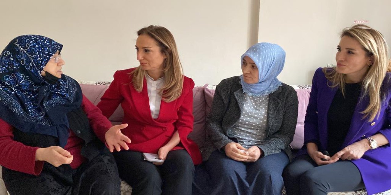 NAZLIAKA, SEDAT KALINDAŞ TARAFINDAN KATLEDİLEN GÜLSÜM YARIŞ’IN AİLESİNİ ZİYARET ETTİ