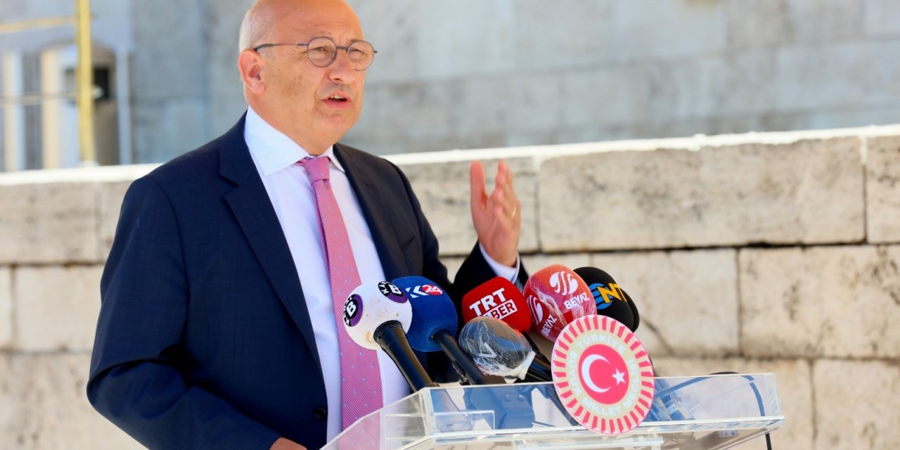 ÇAKIRÖZER: GÖREV VERİLMEYEN 8 BÜYÜKELÇİ YAŞ SINIRINI BEKLEMEDEN EMEKLİYE AYRILDI