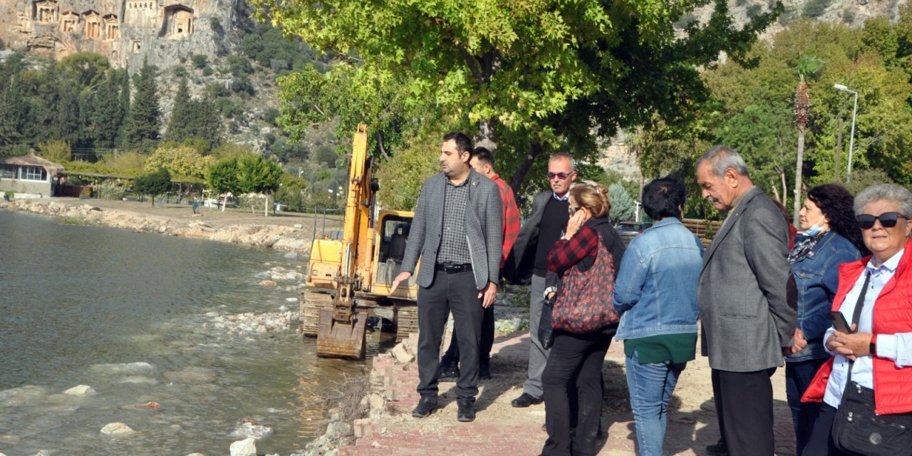 CHP ORTACA İLÇE BAŞKANI EVREN TEZCAN: DALYAN’DA SAZLIKLAR KAYA DOLGU İLE KAPATILDI