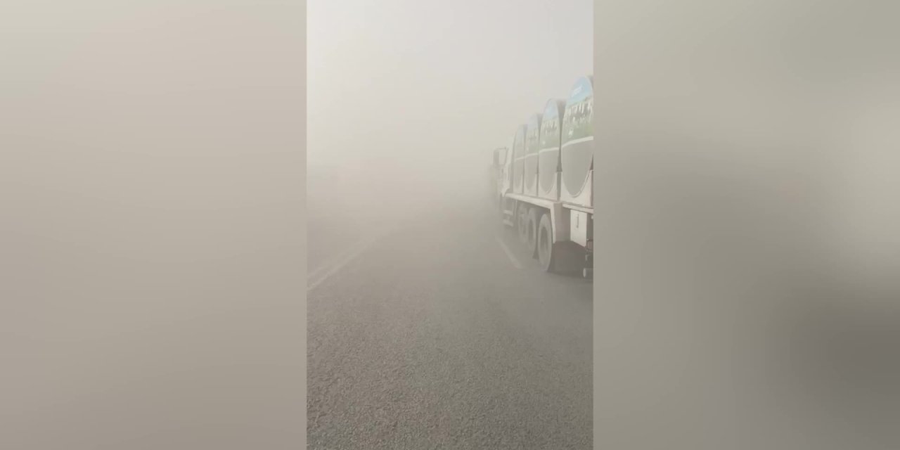 NİĞDE'DE KUM FIRTINASI ZİNCİRLEME KAZAYA SEBEP OLDU: 7 YARALI