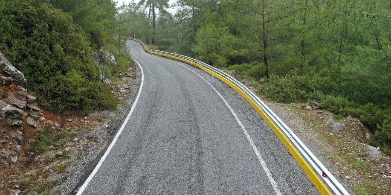 BODRUM BELEDİYESİ CAN GÜVENLİĞİ İÇİN YOLLARDA KORUYUCU ÖNLEM ALIYOR