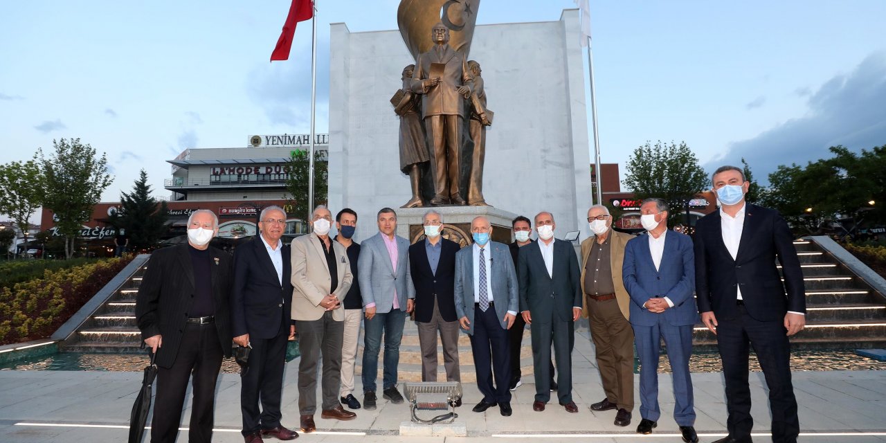 FETHİ YAŞAR VE MURAT KARAYALÇIN, YENİLENEN MEYDANI İNCELEDİ