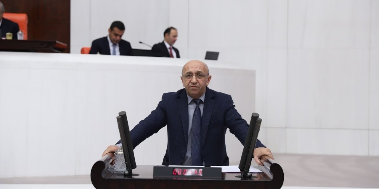 ÜNLÜ'DEN BAKAN PAKDEMİRLİ'YE: "CANLILARIN ÖLDÜRÜLMESİNİ GELİR KALEMİ OLARAK MI GÖRÜYORSUNUZ”