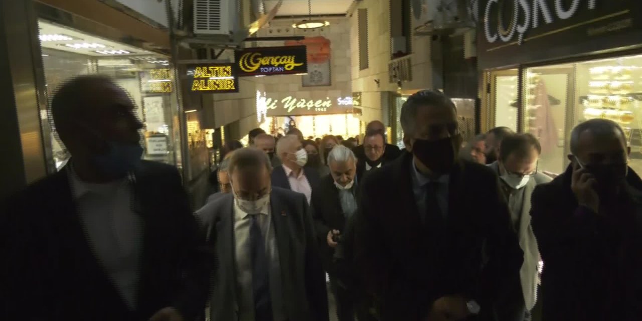 BURSALI DÖVİZ BÜROSU ESNAFI ÖZTRAK'A DERT YANDI: "GÜN İÇERİSİNDE O KADAR ÇOK FİYAT HAREKETİ OLUYOR Kİ YAZMAYI YETİŞTİREMİYORUZ"