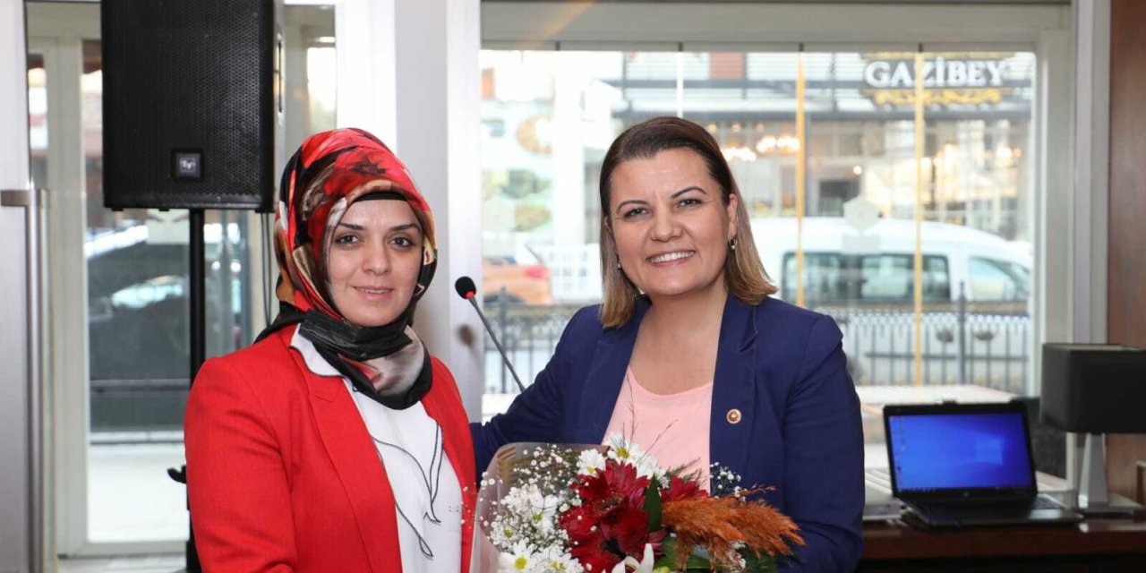 FATMA KAPLAN HÜRRİYET KUR'AN KURSU HOCALARI İLE BİR ARAYA GELDİ