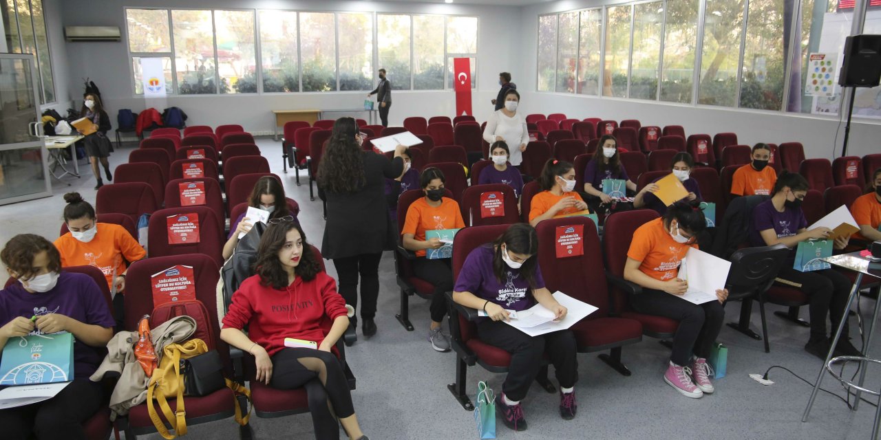 ADANA BÜYÜKŞEHİR KADINA YÖNELİK SİBER ŞİDDETE DİKKAT ÇEKTİ