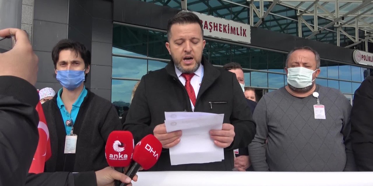 SAĞLIK ÇALIŞANLARI BİLECİK'TE EYLEM YAPTI: “SAĞLIK HİZMETİ NEFES GİBİDİR, KESİLİNCE HİSSEDERSİNİZ”